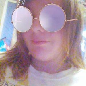 Meet your Posher, Destiny